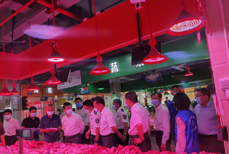 深圳市副市长黄敏率队调研龙城街道农贸市场食品安全和疫情防控工作